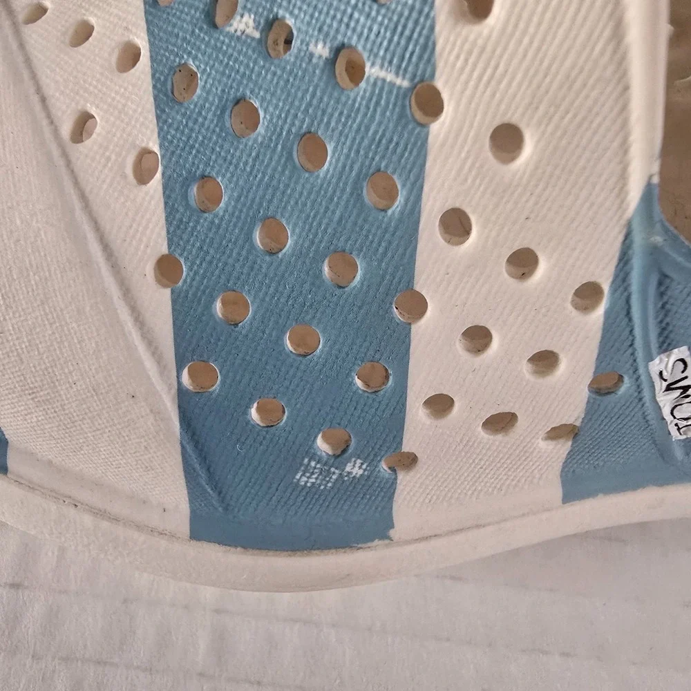 Toms Toddler Sz 6 - white, Argentina baby blue Stripe Slip on Rubber, Water Shoe